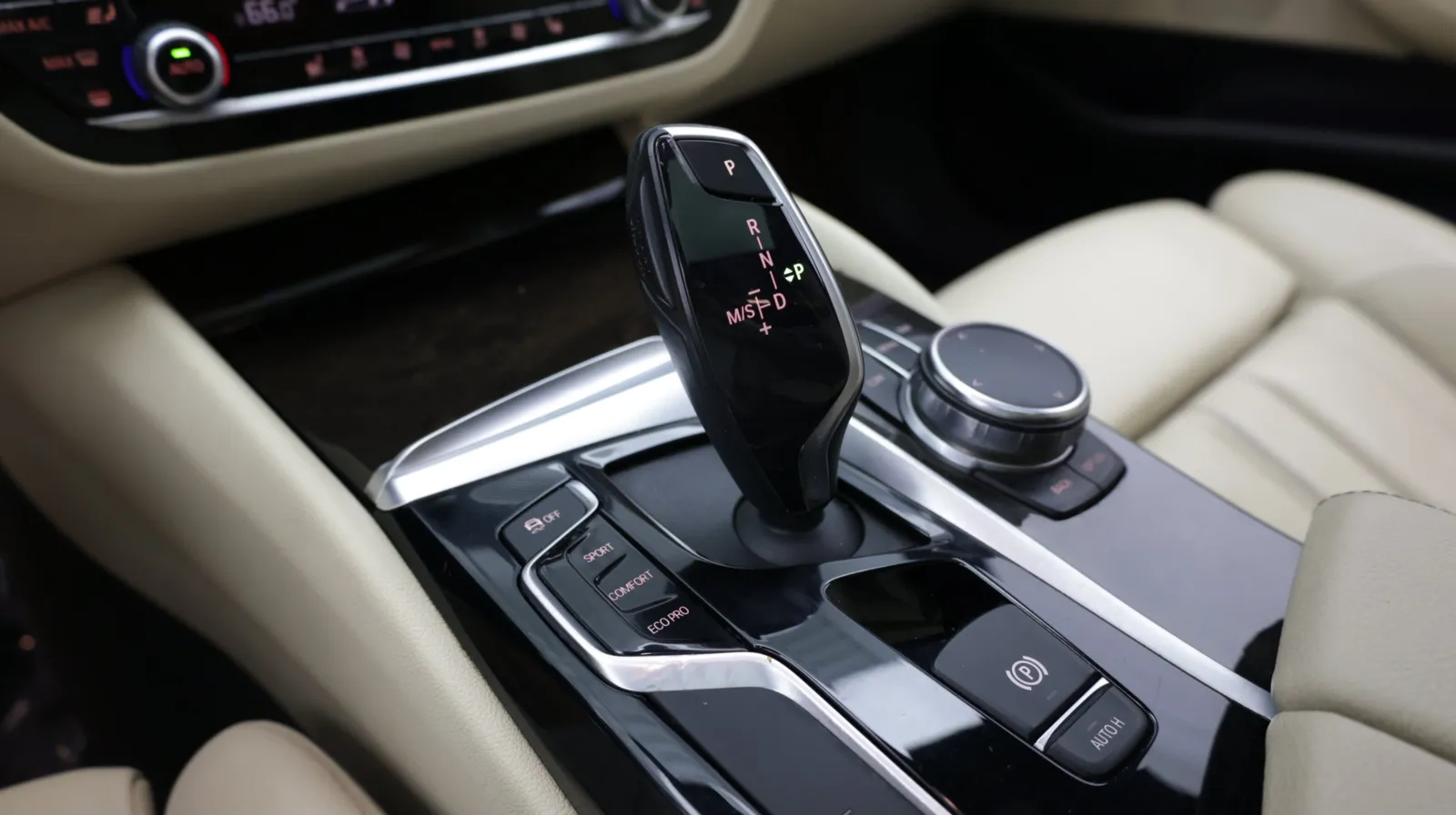 BMW 5 Series photo 17