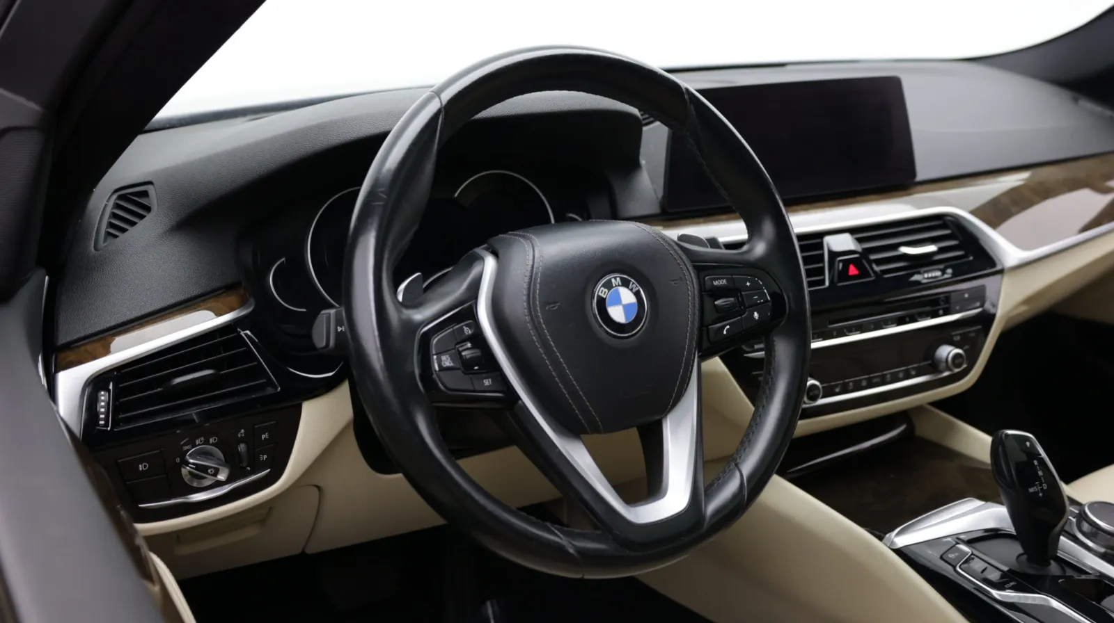 BMW 5 Series photo 9