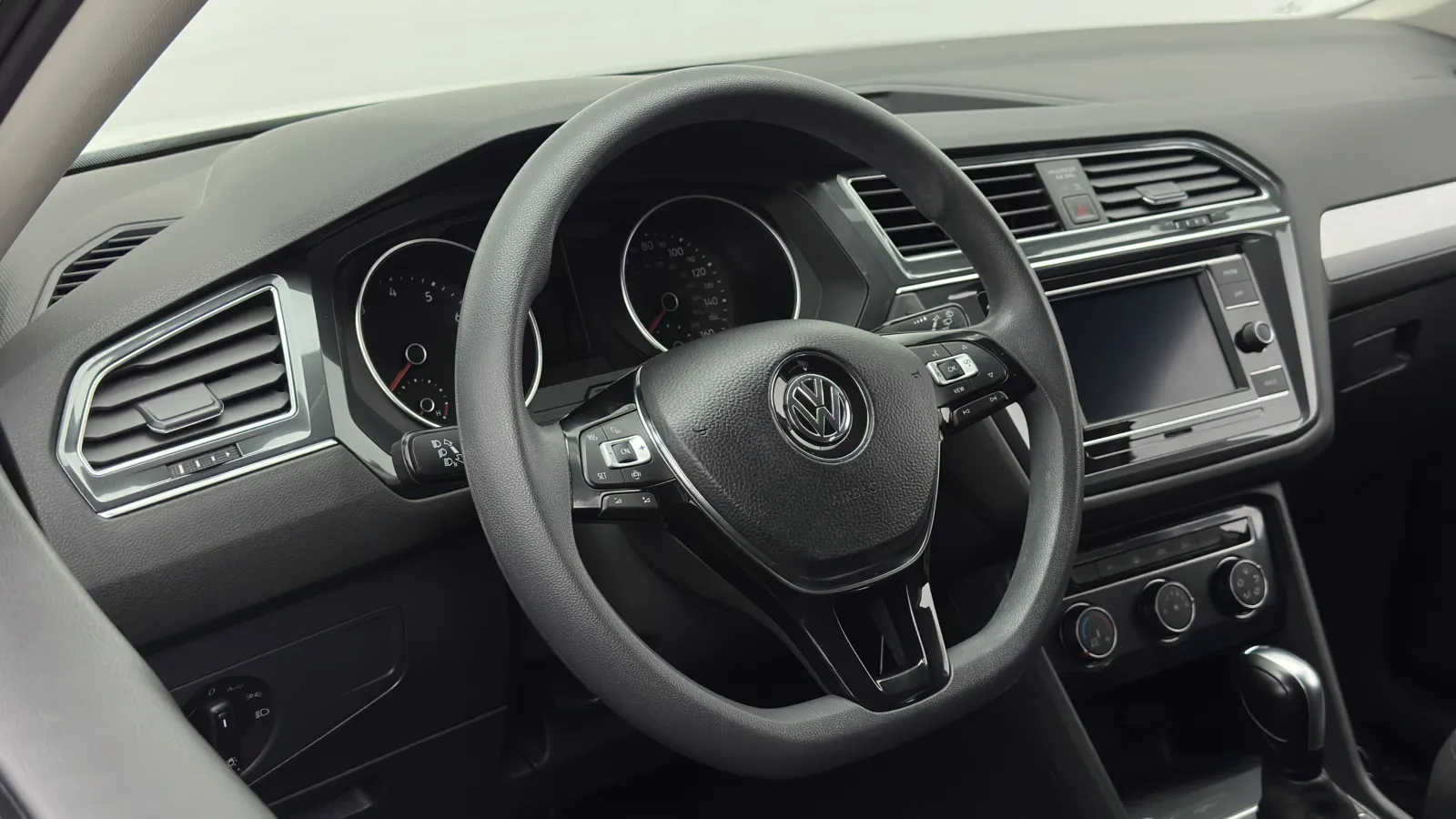Volkswagen Tiguan photo 8