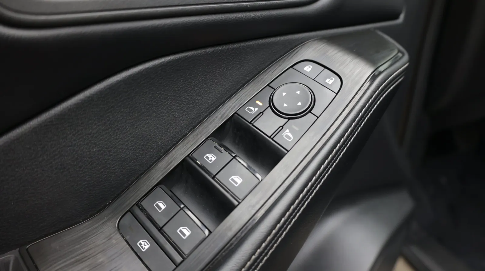 Nissan Rogue photo 12