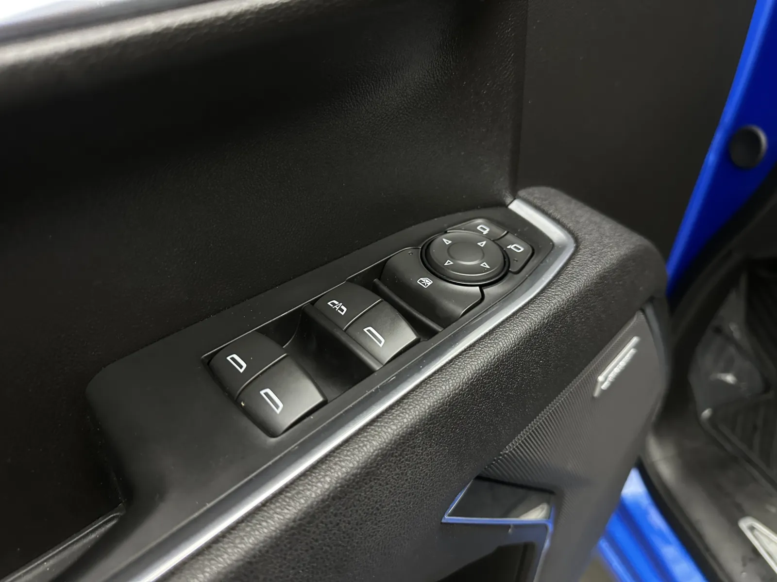 Chevrolet Silverado photo 14