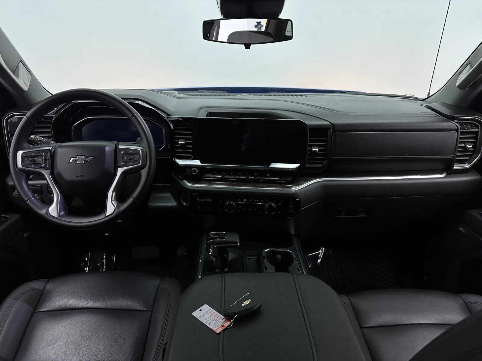 Chevrolet Silverado photo 34