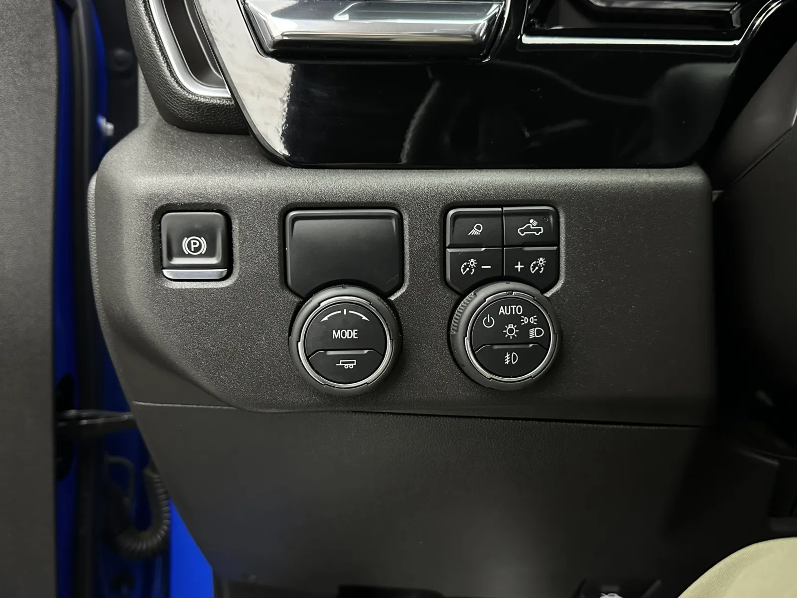 Chevrolet Silverado photo 19