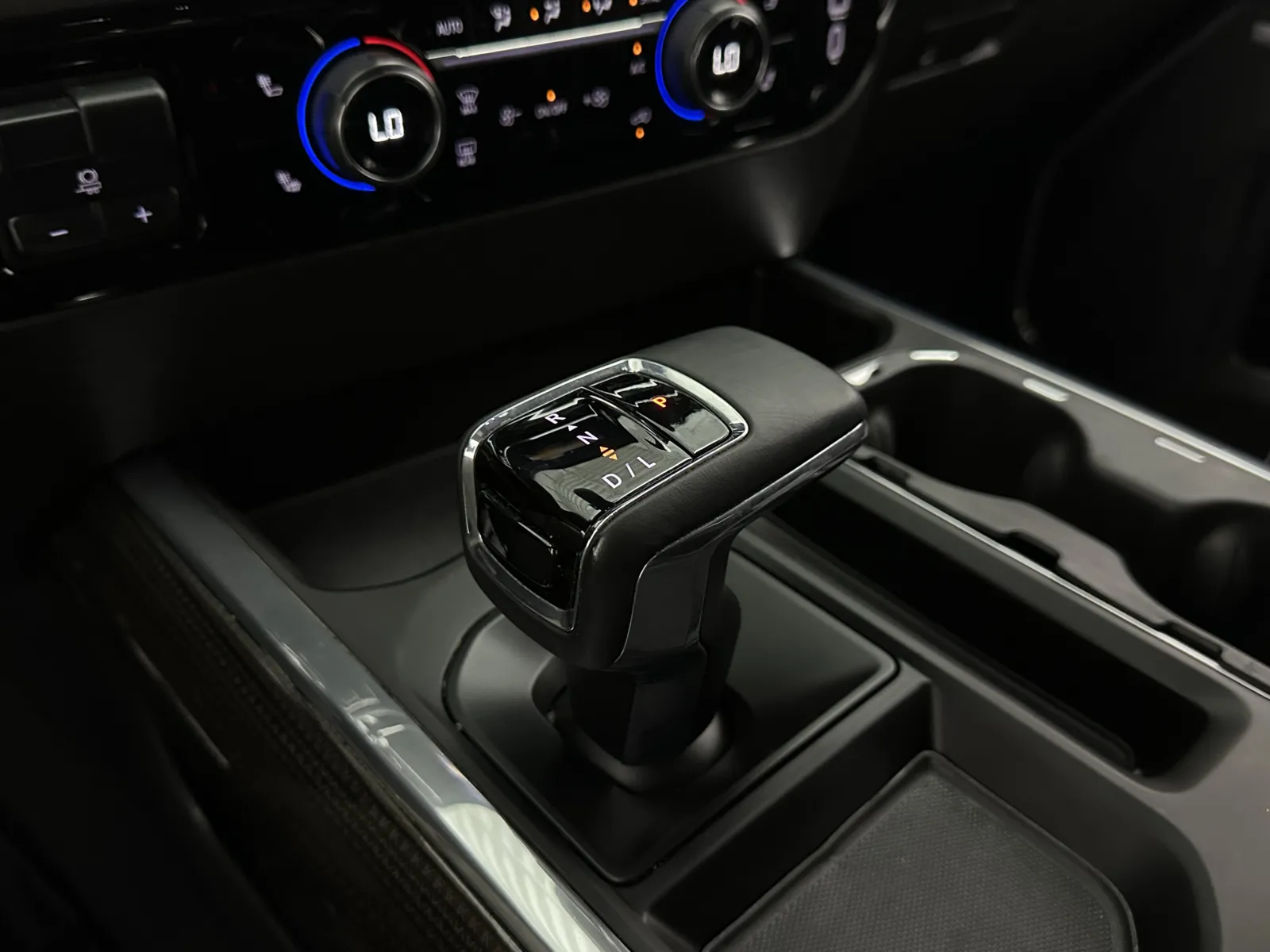 Chevrolet Silverado photo 20