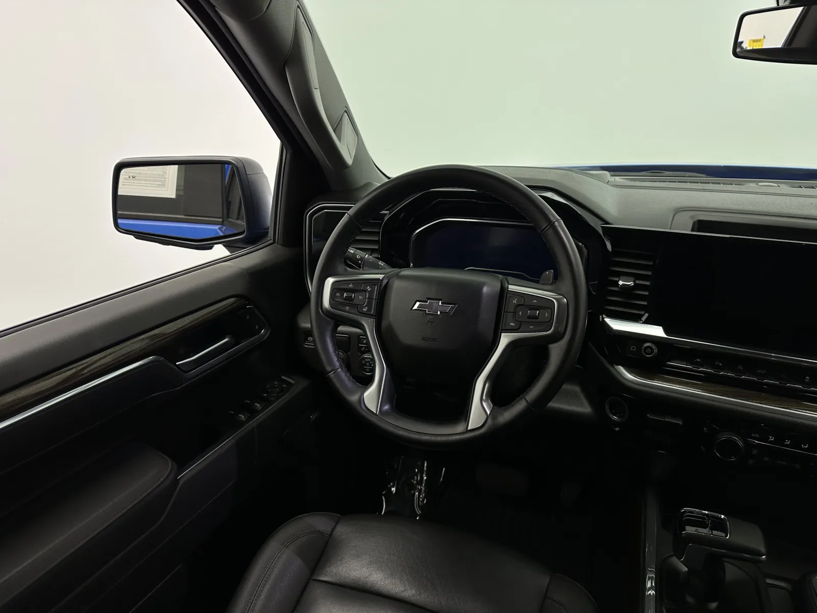 Chevrolet Silverado photo 33