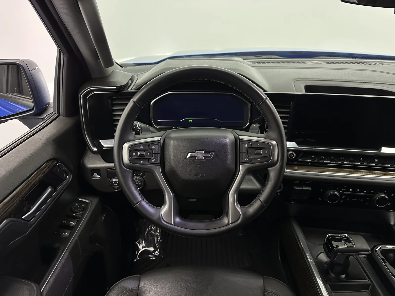 Chevrolet Silverado photo 32