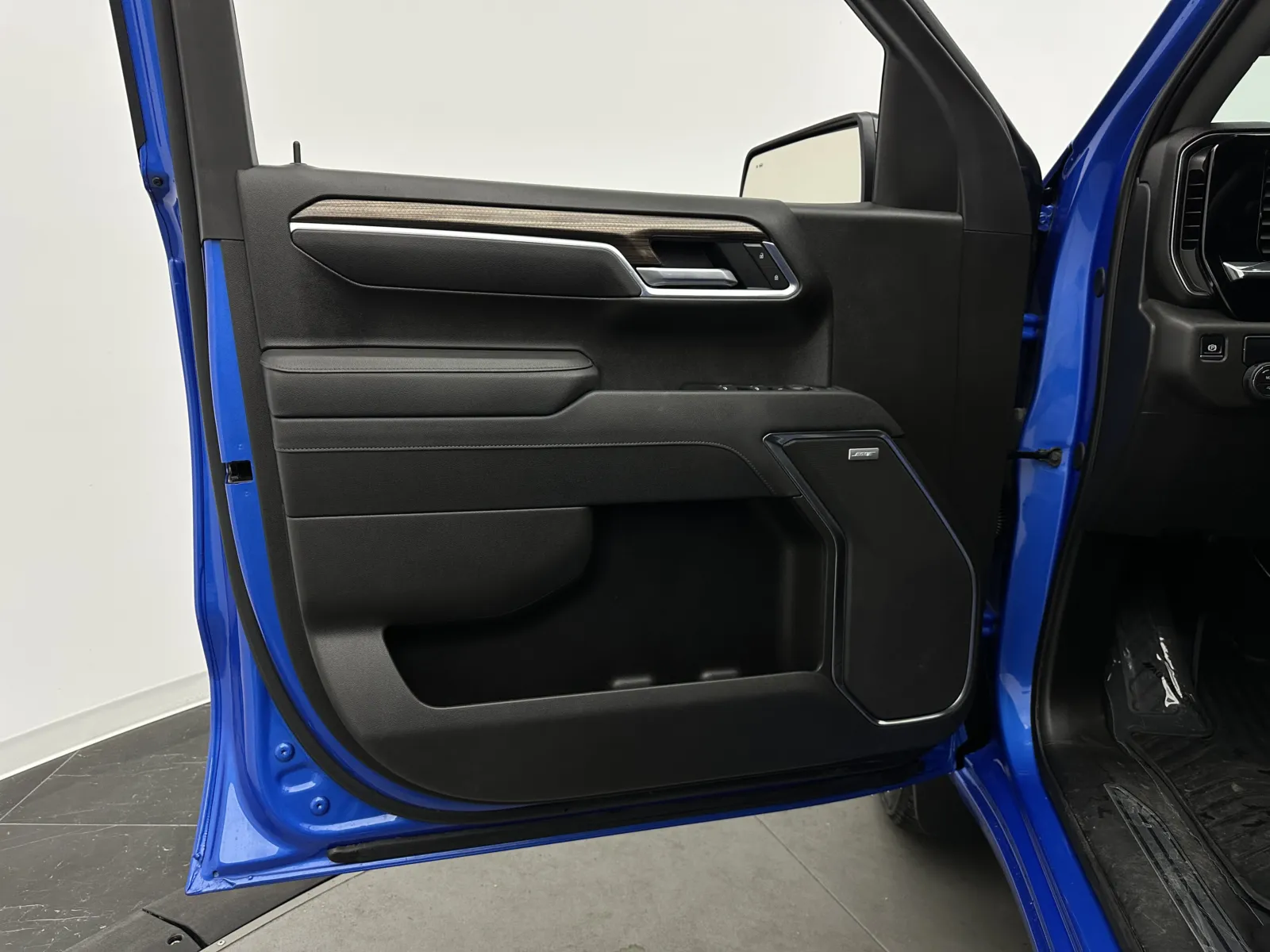 Chevrolet Silverado photo 12
