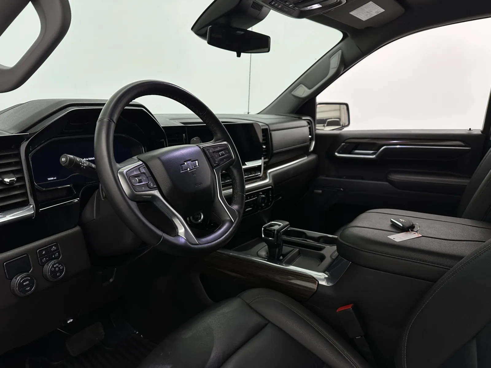 Chevrolet Silverado photo 13