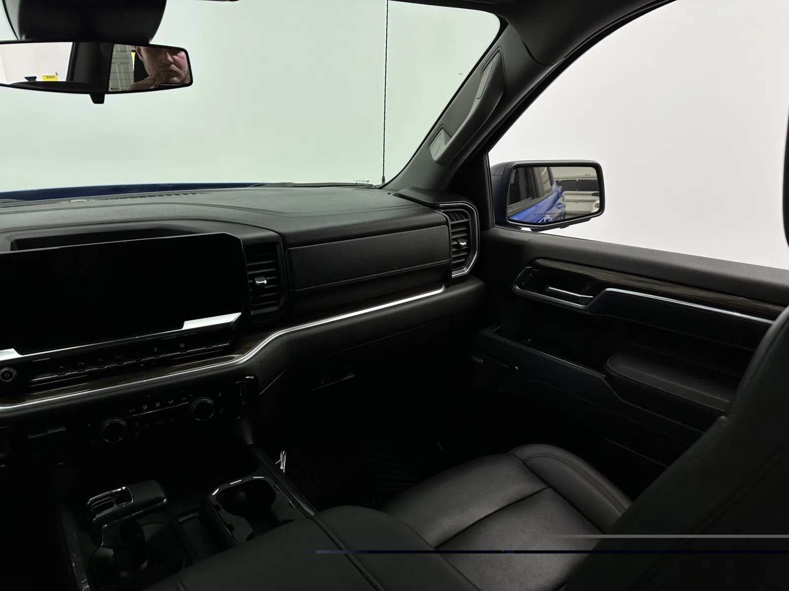 Chevrolet Silverado photo 35