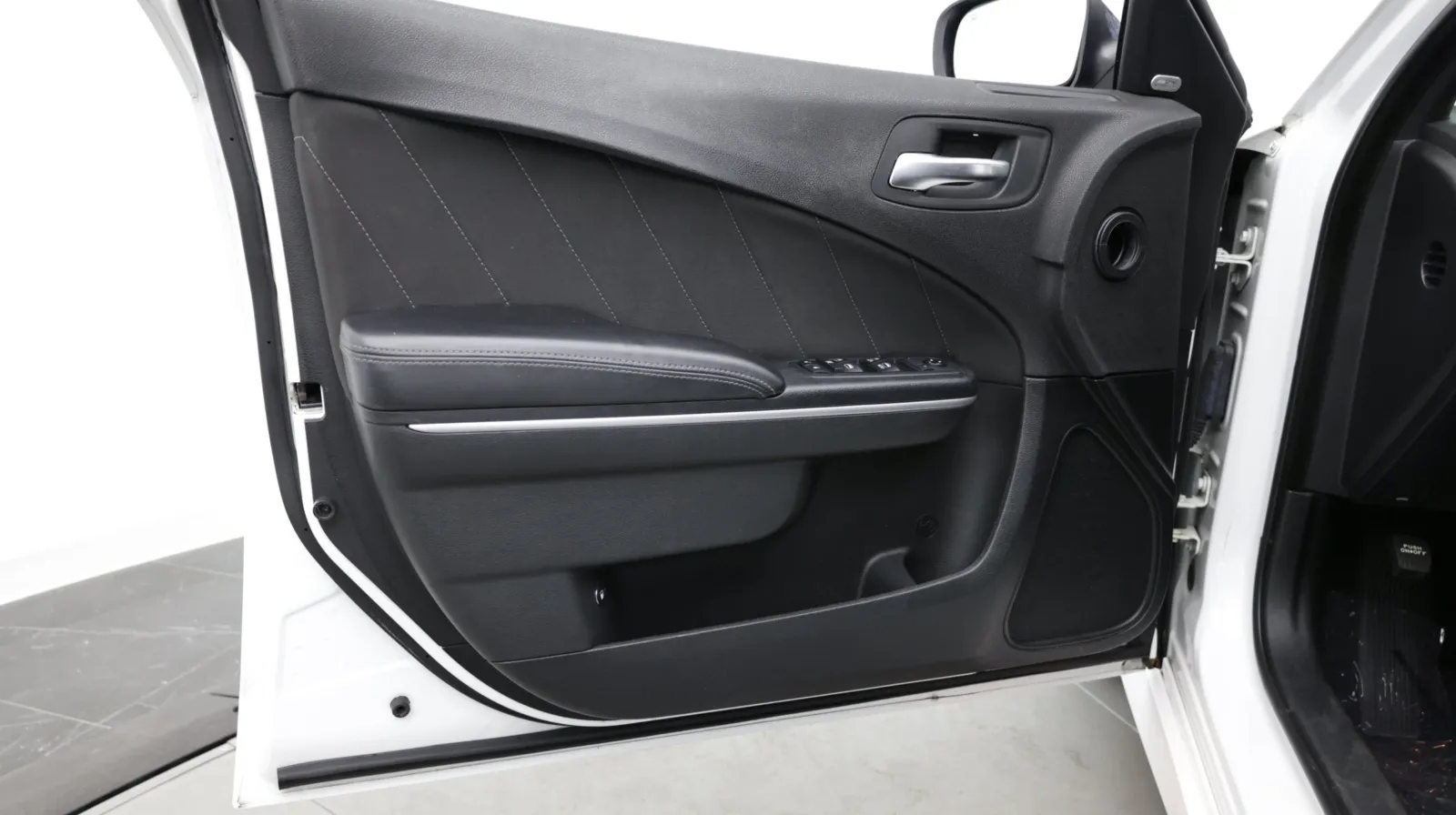Dodge Charger photo 11