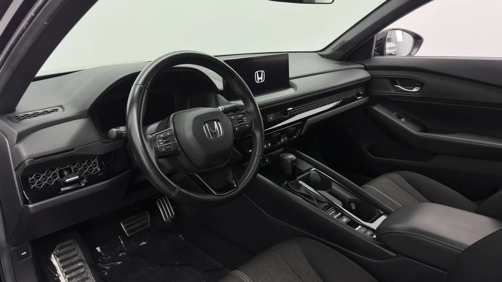 Honda Accord photo 11