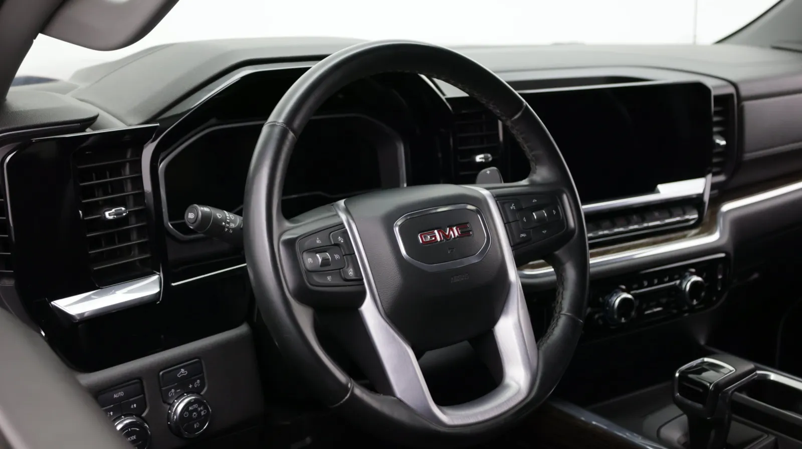 GMC Sierra photo 10