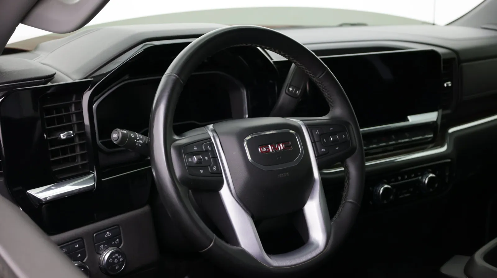 GMC Sierra photo 11