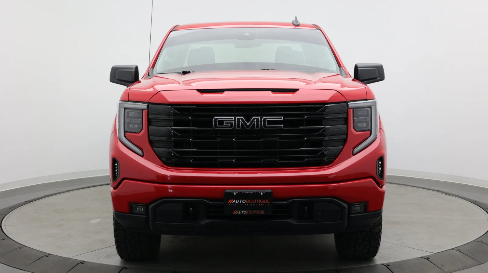 GMC Sierra photo 2