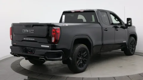 More photos of 2022 GMC Sierra 1500 Limited Elevation at Auto Boutique Florida, FL