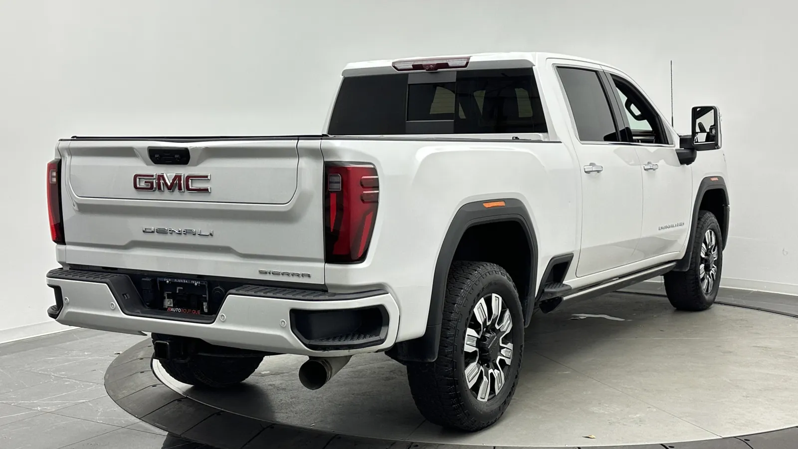 GMC Sierra photo 8