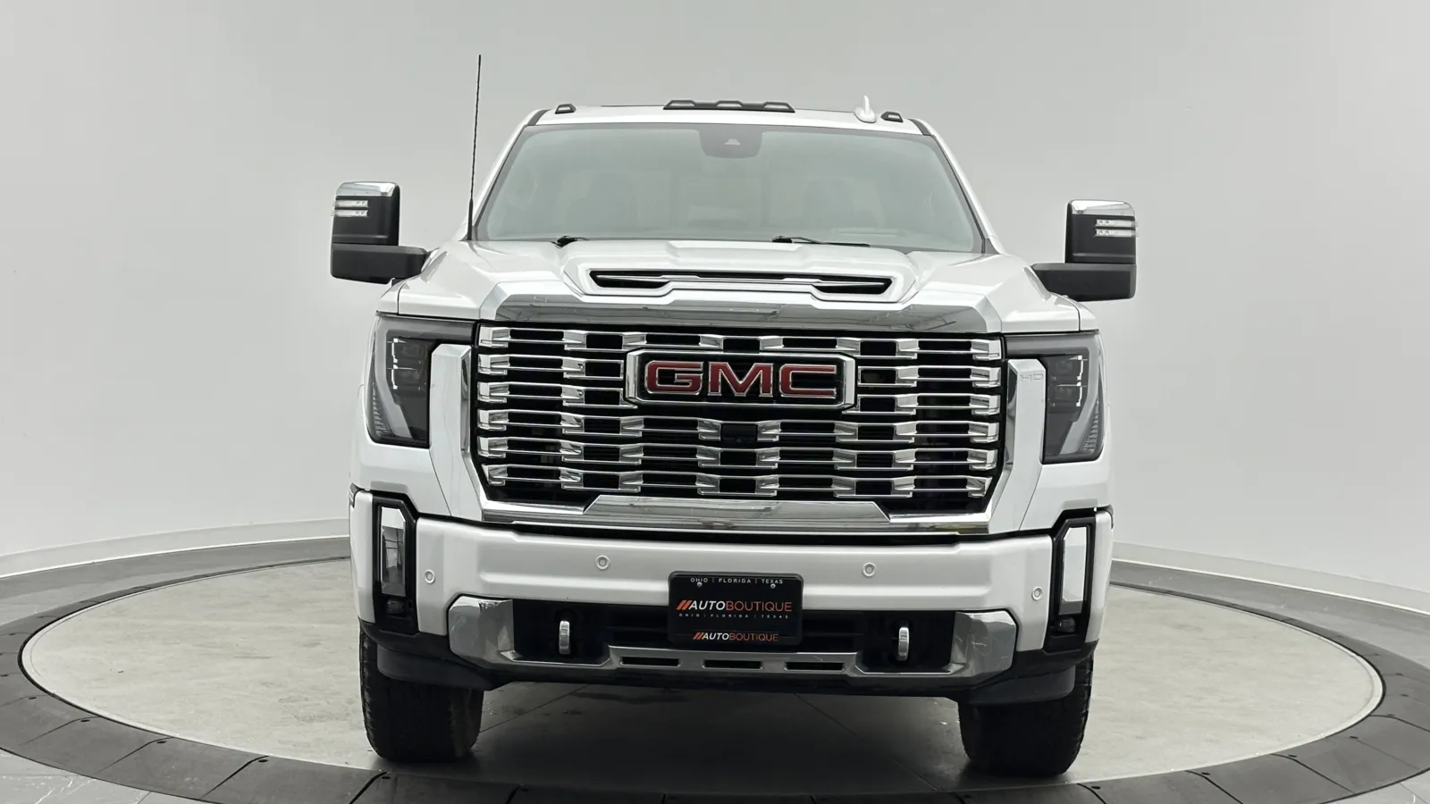 GMC Sierra photo 2