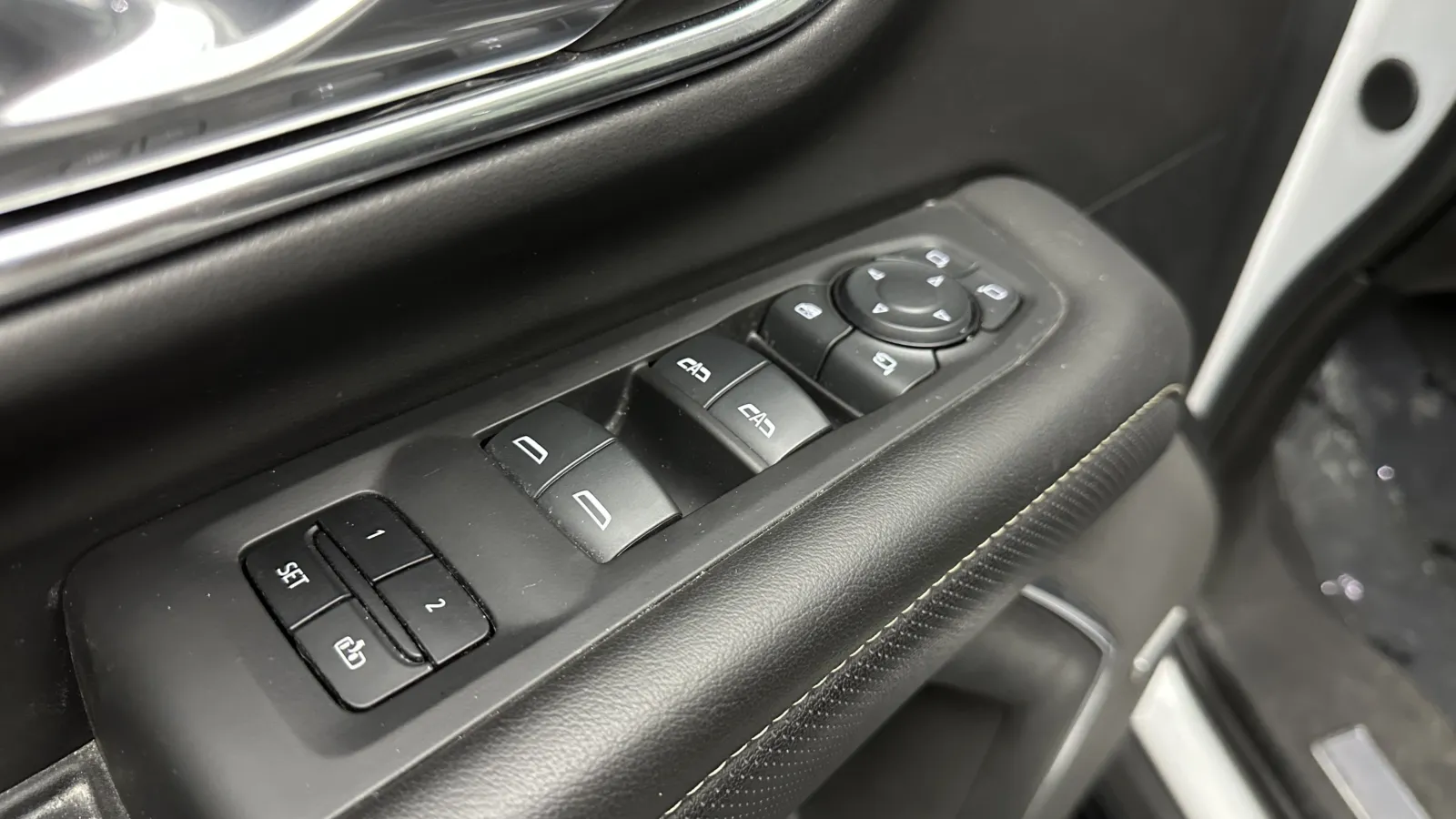 GMC Yukon XL photo 13