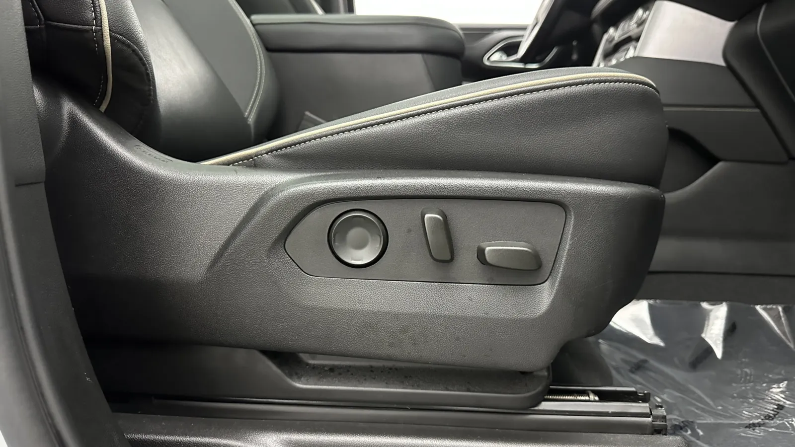 GMC Yukon XL photo 38