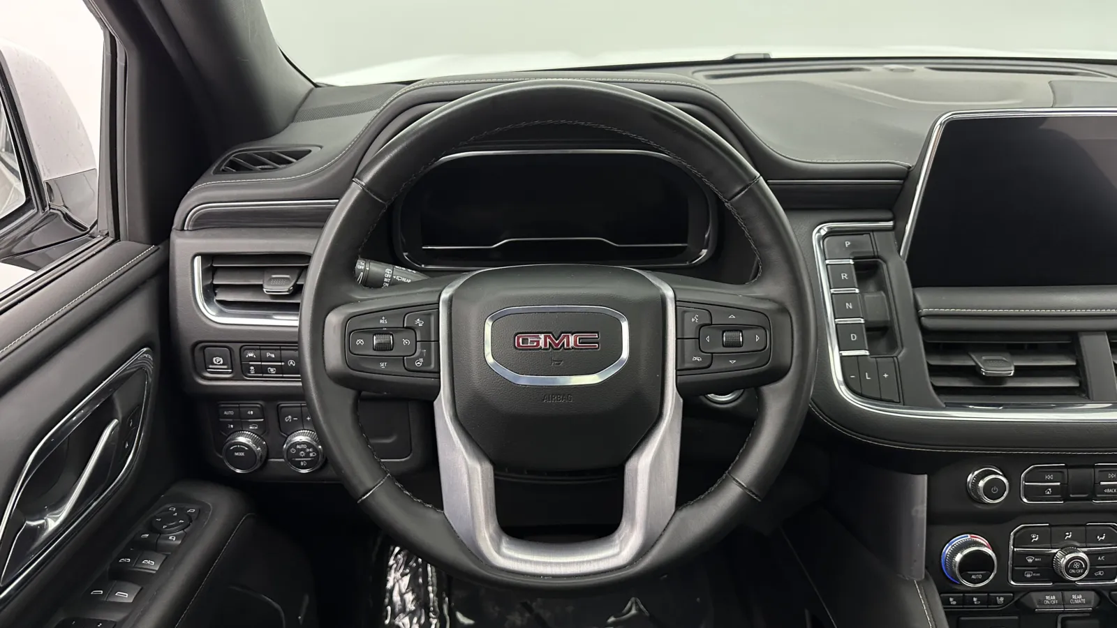 GMC Yukon XL photo 32