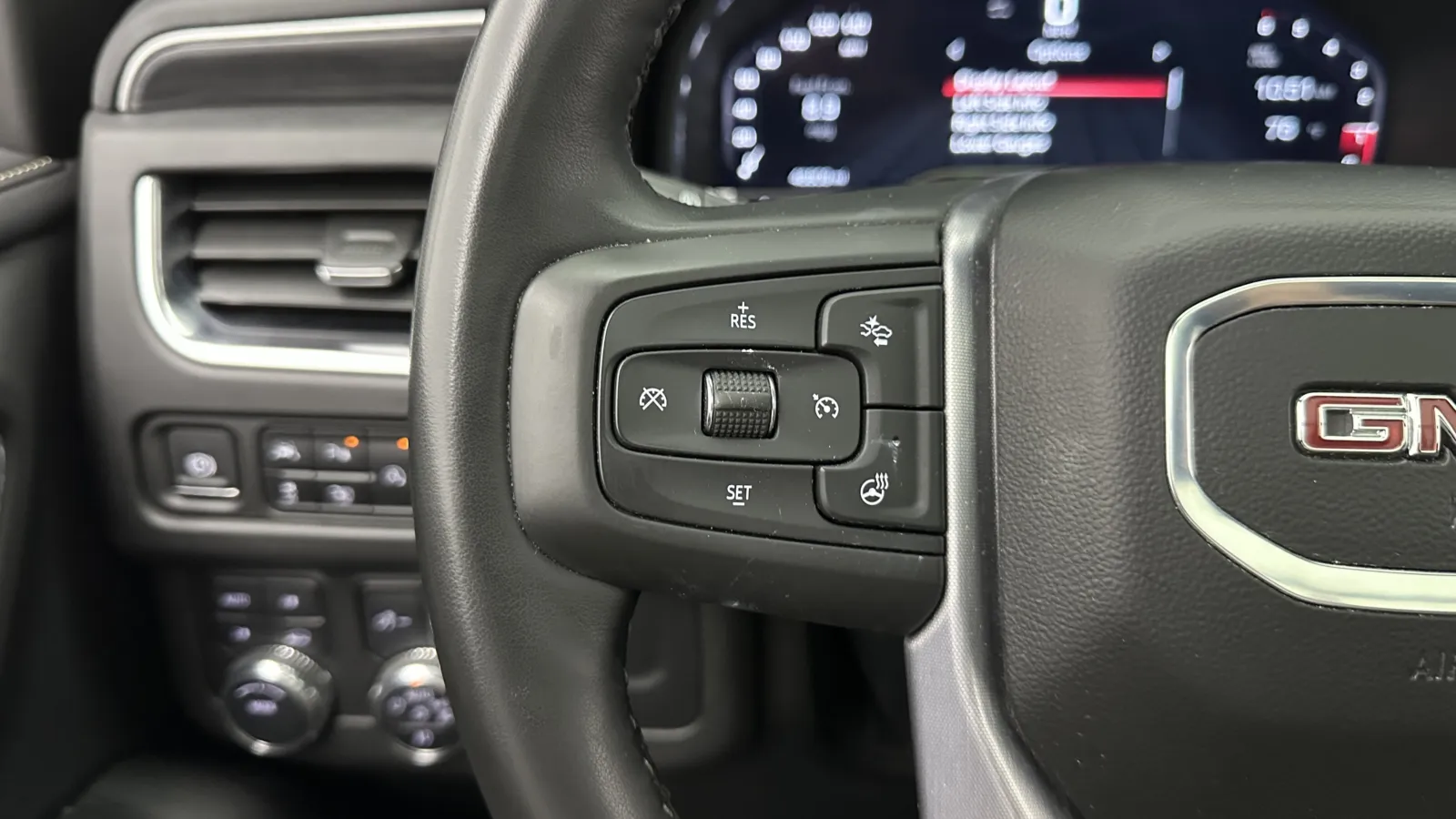 GMC Yukon XL photo 21
