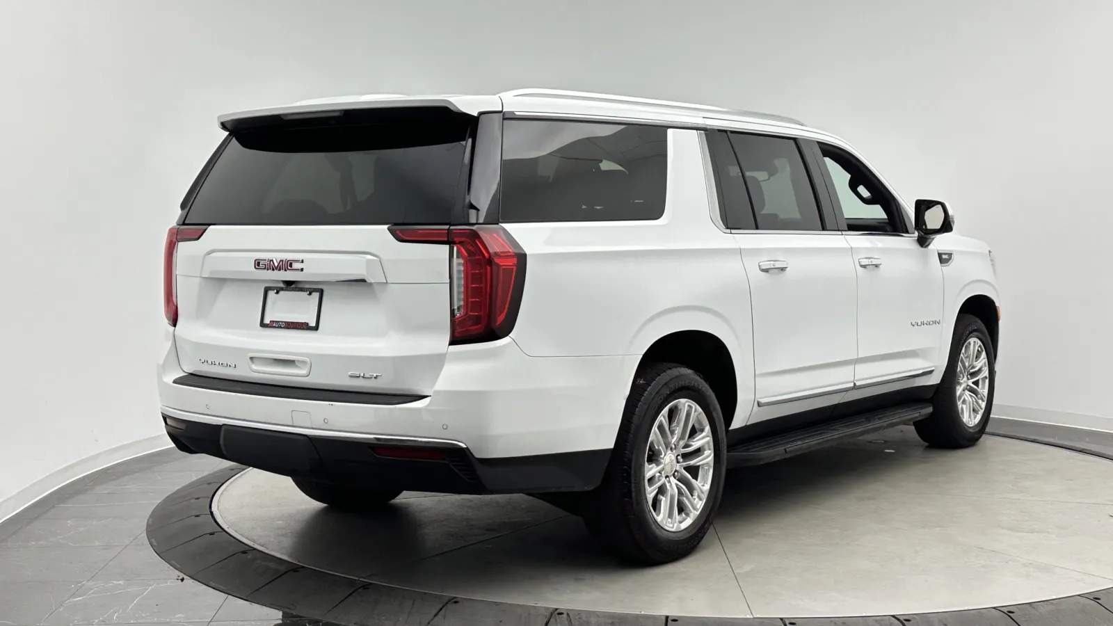 GMC Yukon XL photo 8