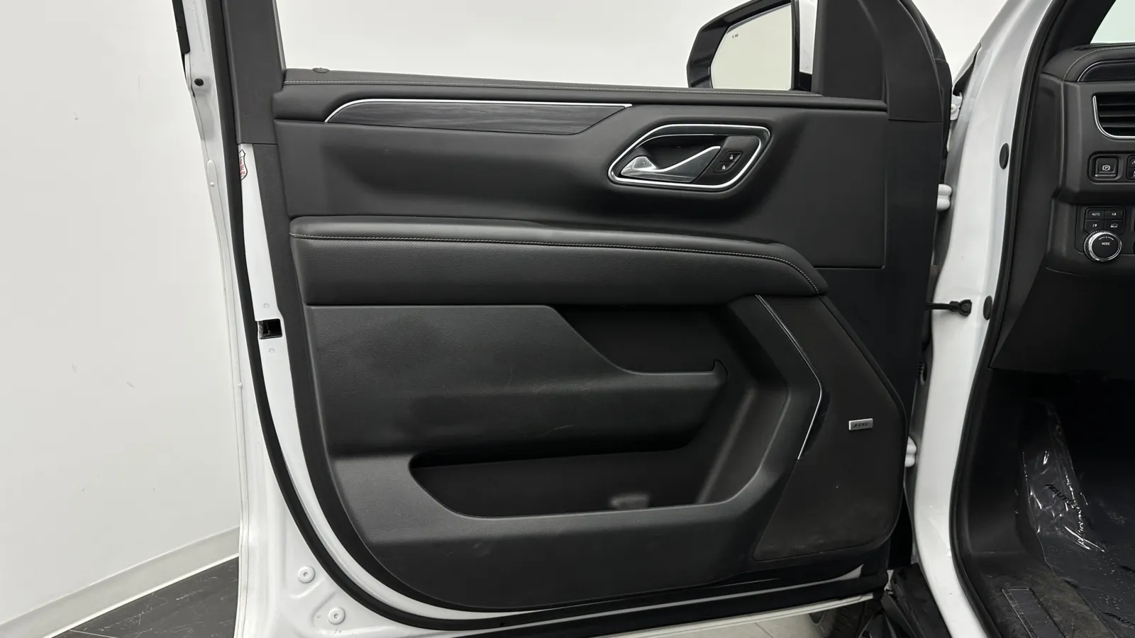 GMC Yukon XL photo 12