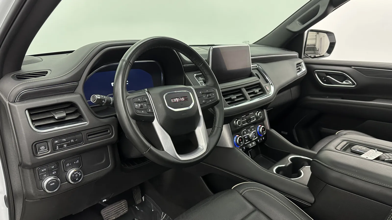GMC Yukon XL photo 11