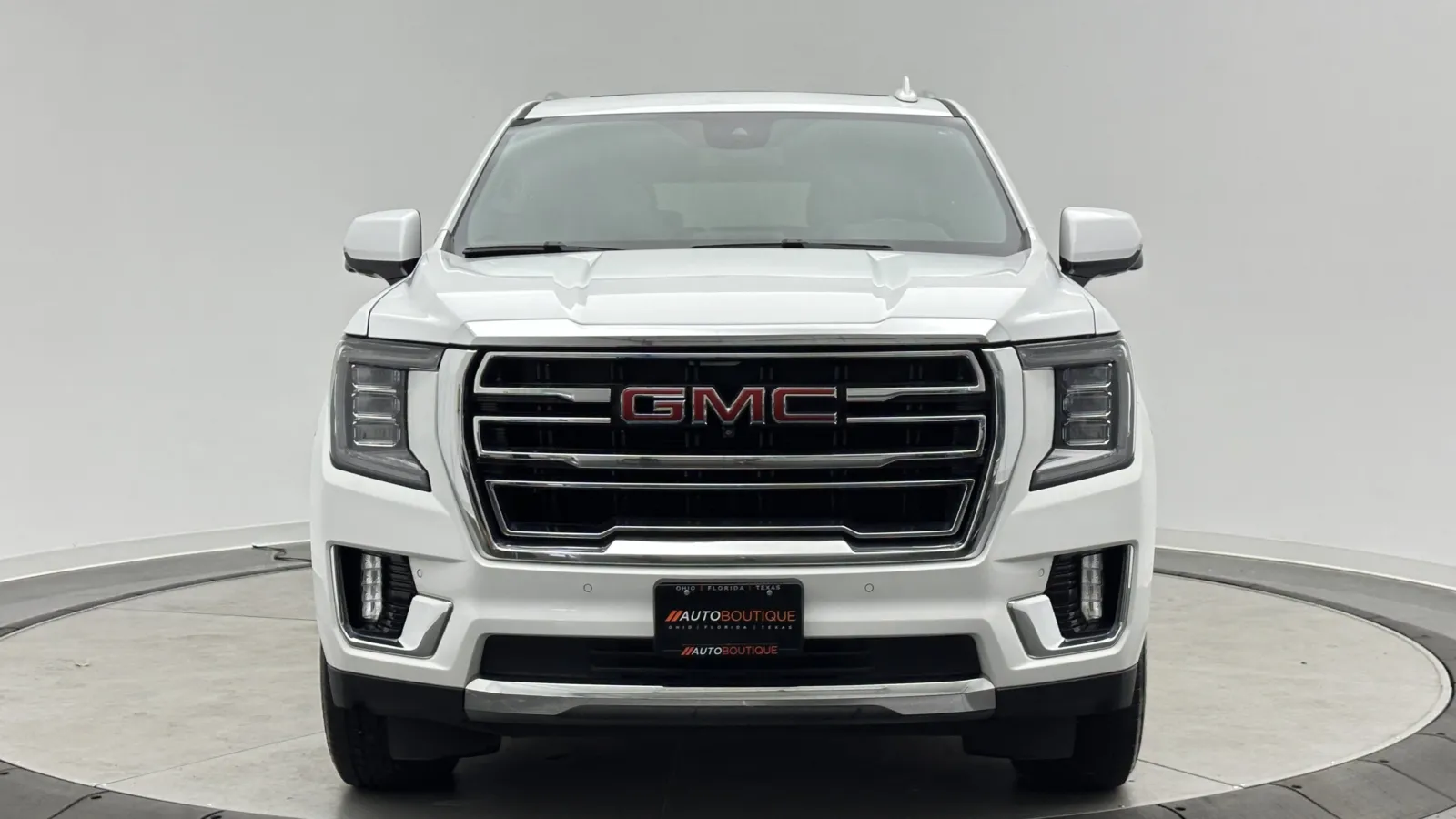 GMC Yukon XL photo 2