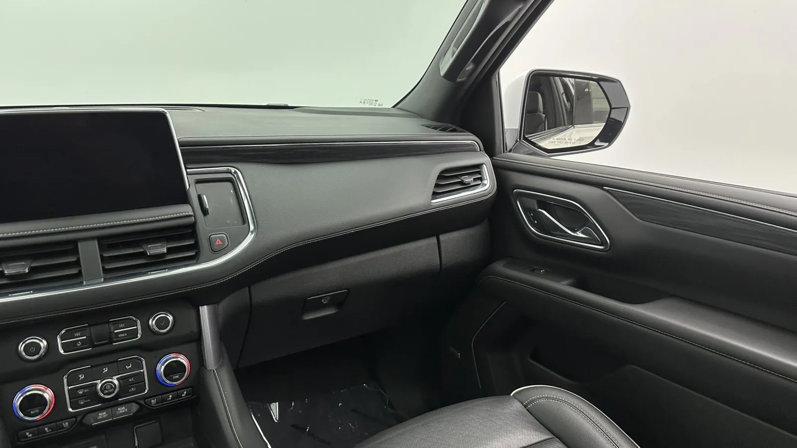 GMC Yukon XL photo 35