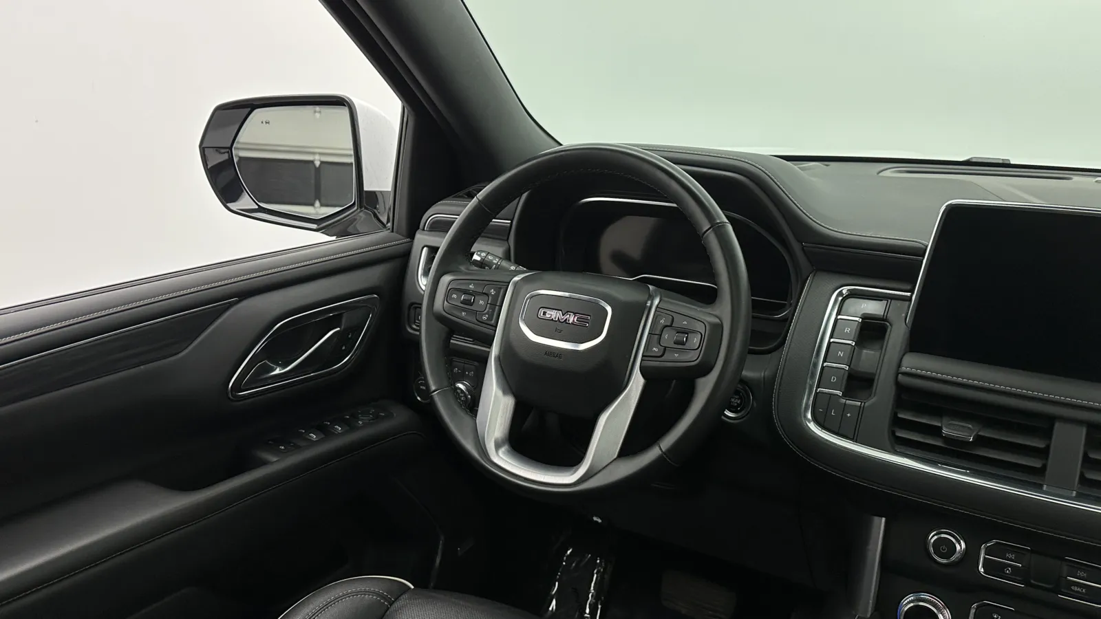GMC Yukon XL photo 33