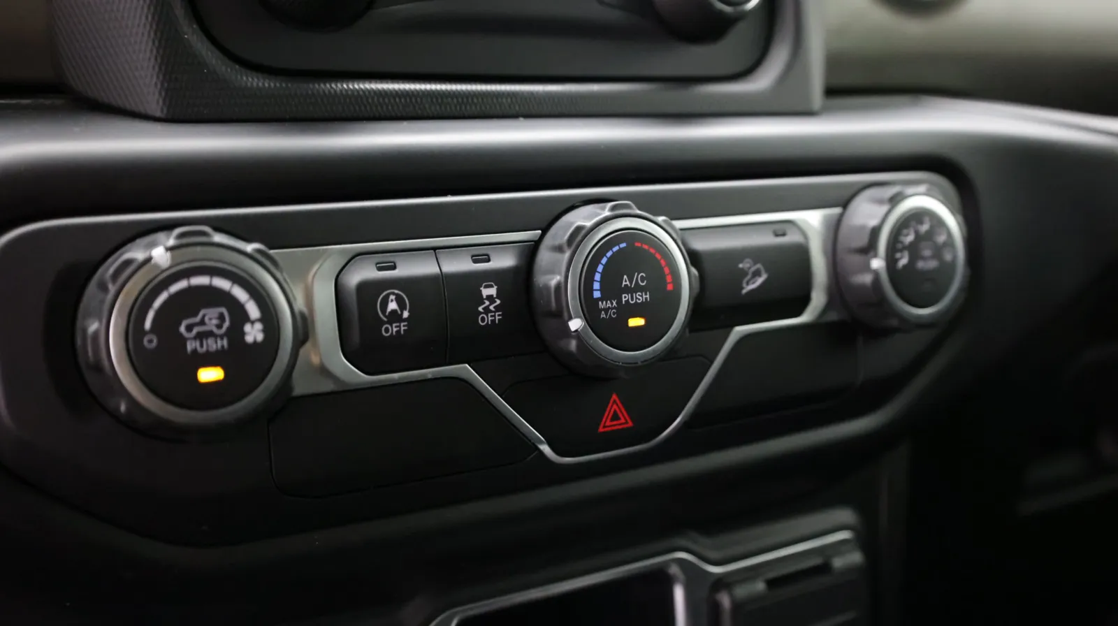 Jeep Wrangler photo 17