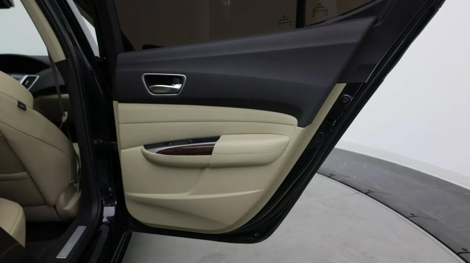 Acura TLX photo 33