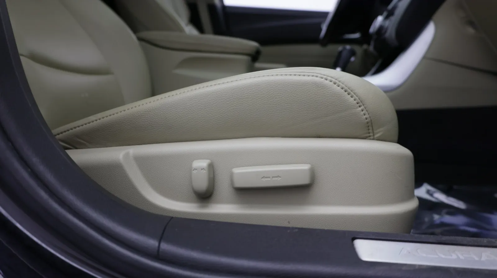 Acura TLX photo 37