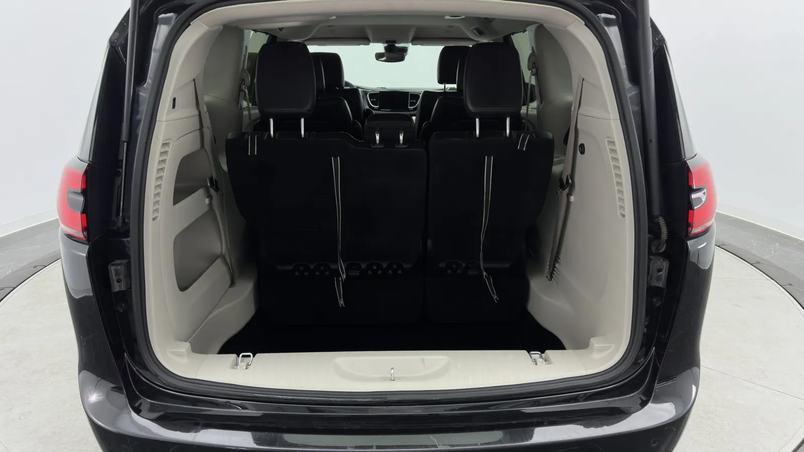 Chrysler Pacifica photo 30