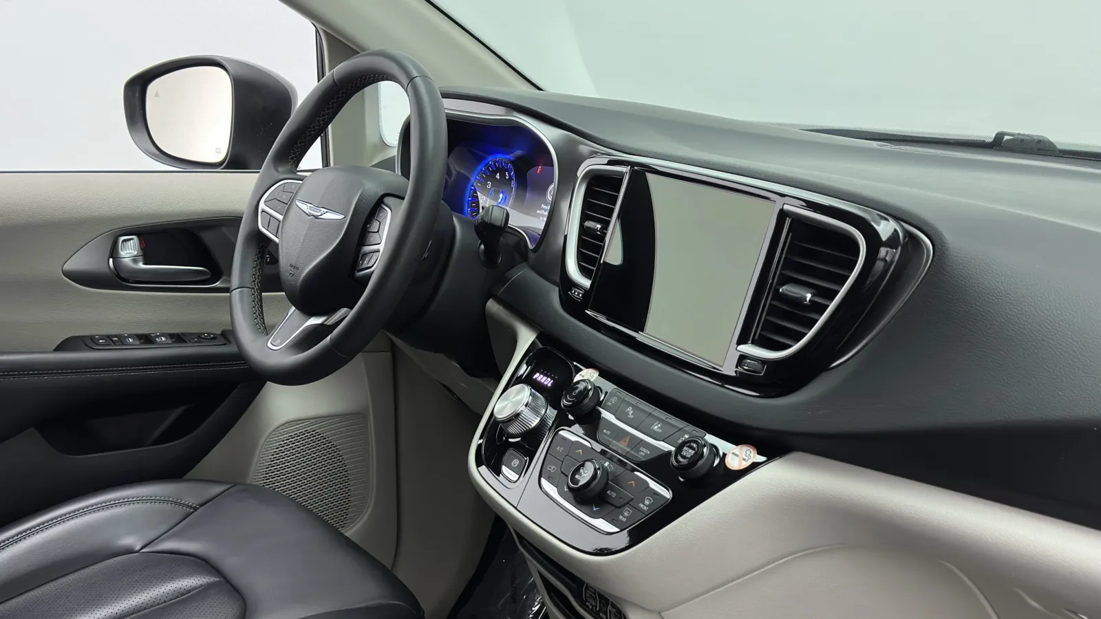 Chrysler Pacifica photo 34