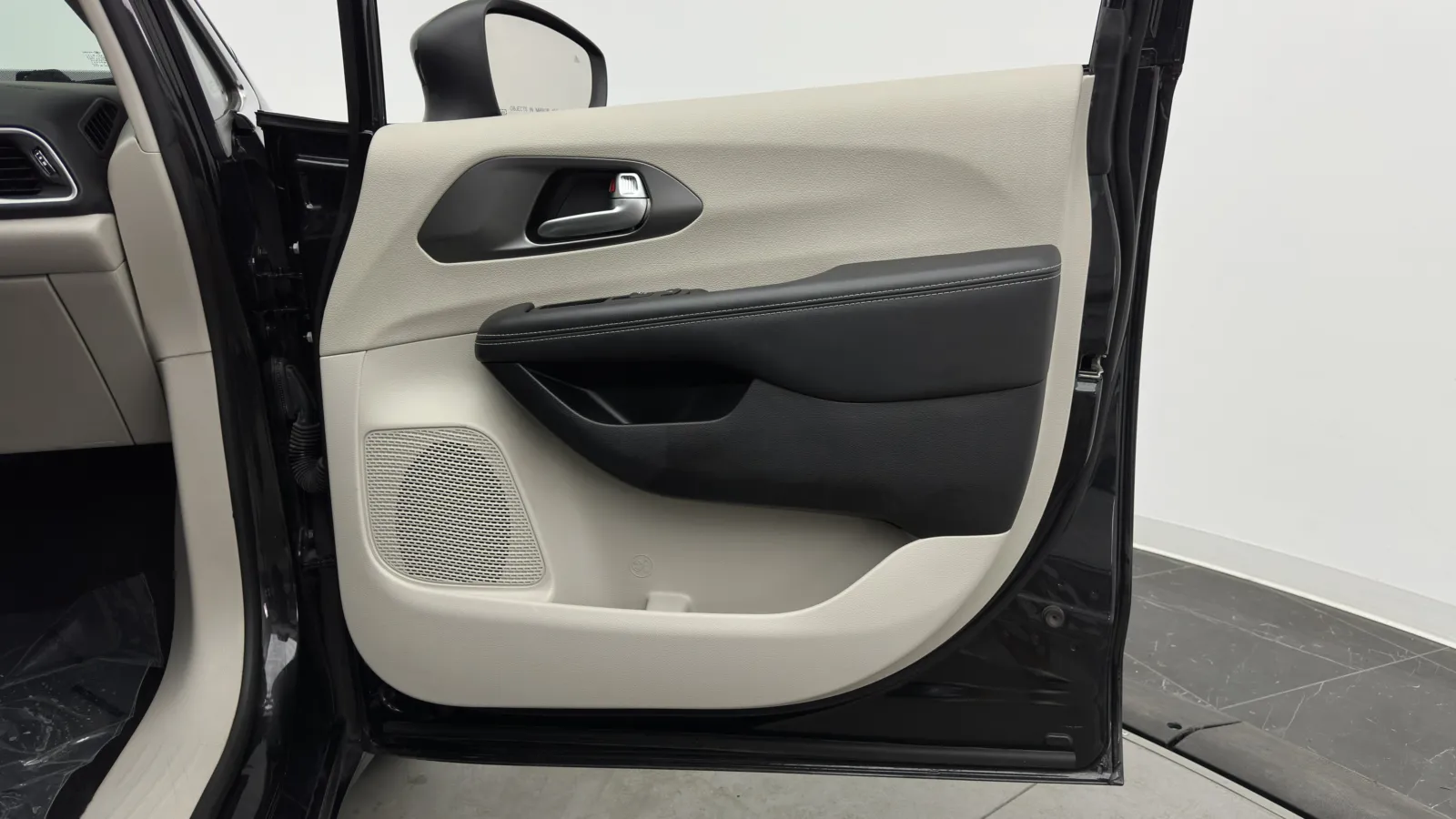 Chrysler Pacifica photo 33