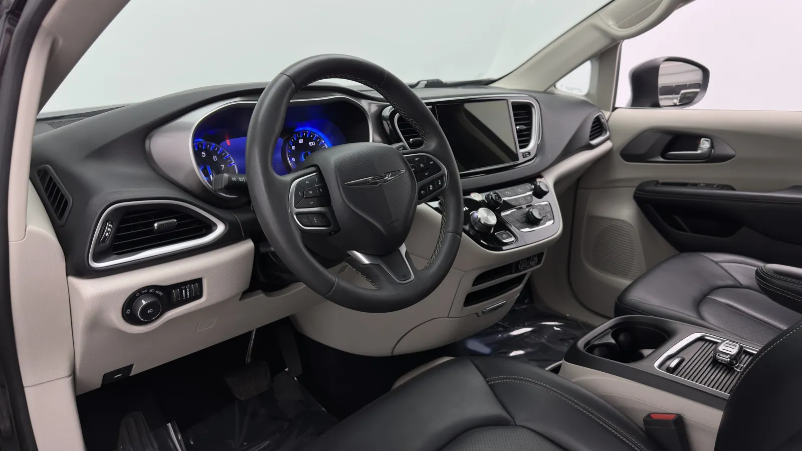 Chrysler Pacifica photo 10