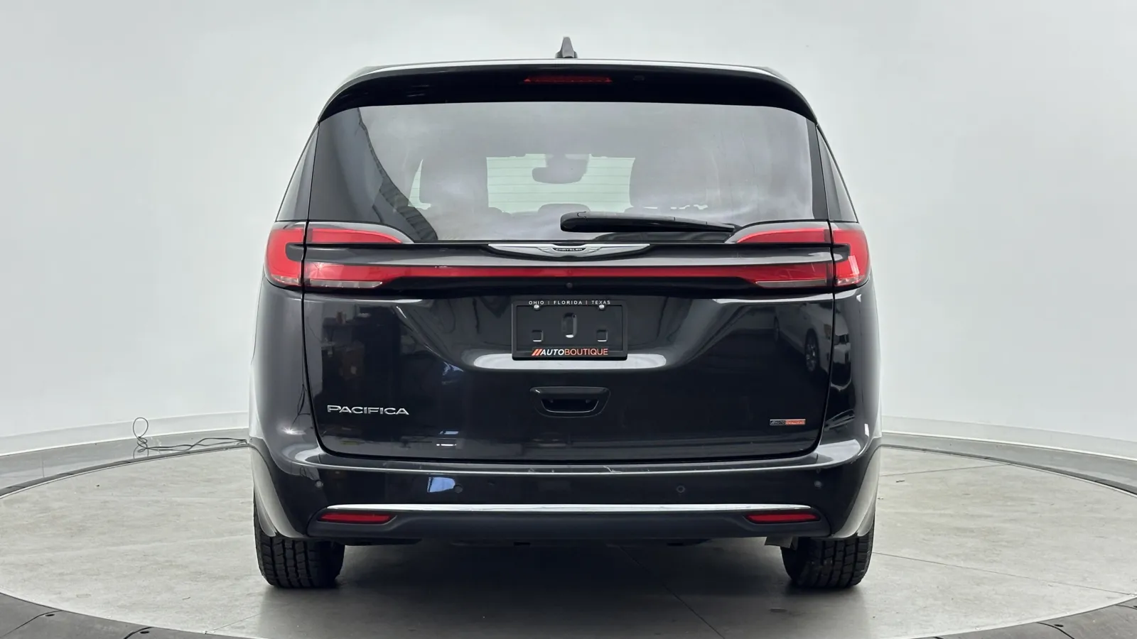 Chrysler Pacifica photo 6