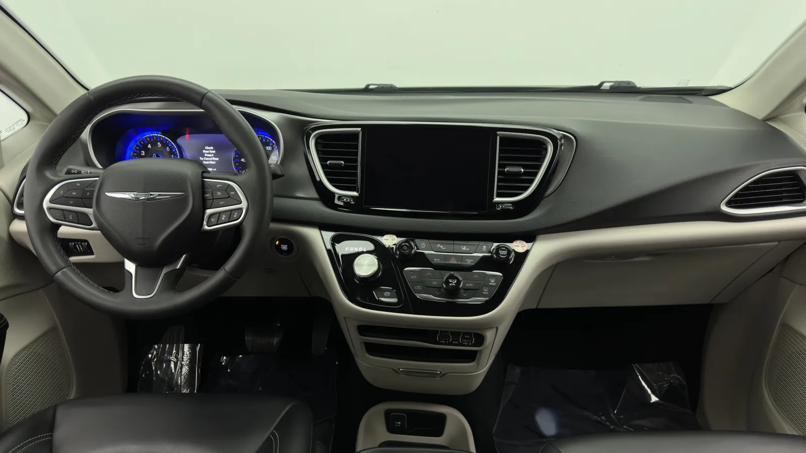 Chrysler Pacifica photo 27