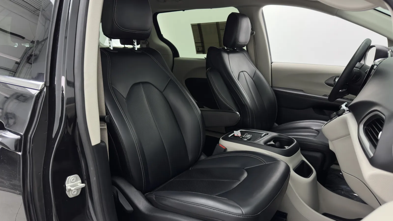 Chrysler Pacifica photo 35