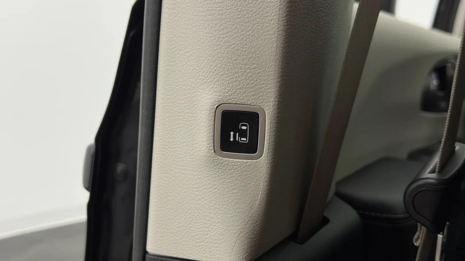 Chrysler Pacifica photo 29