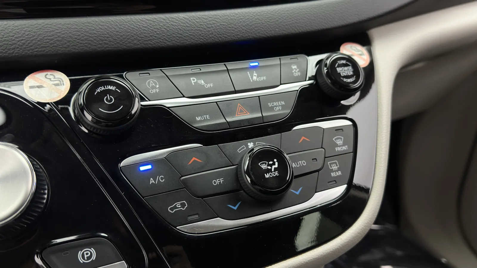 Chrysler Pacifica photo 18