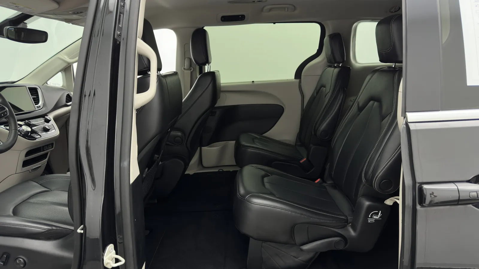 Chrysler Pacifica photo 23