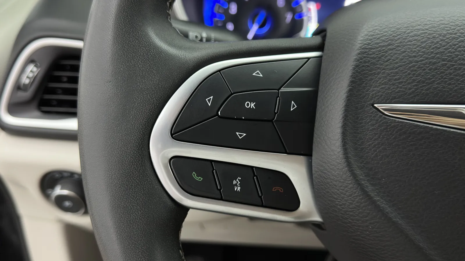 Chrysler Pacifica photo 20