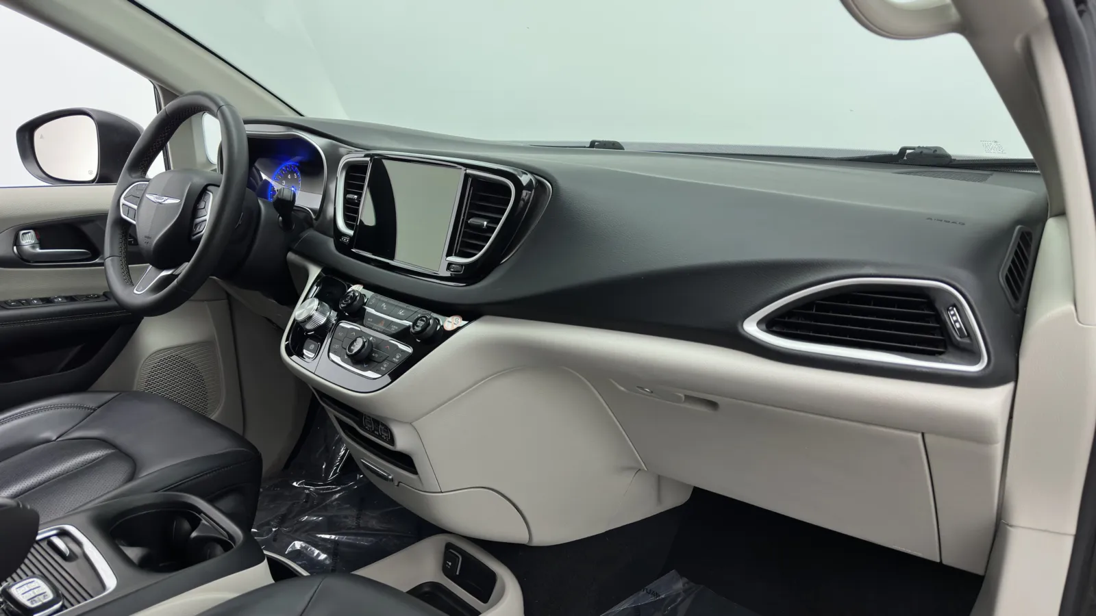 Chrysler Pacifica photo 36
