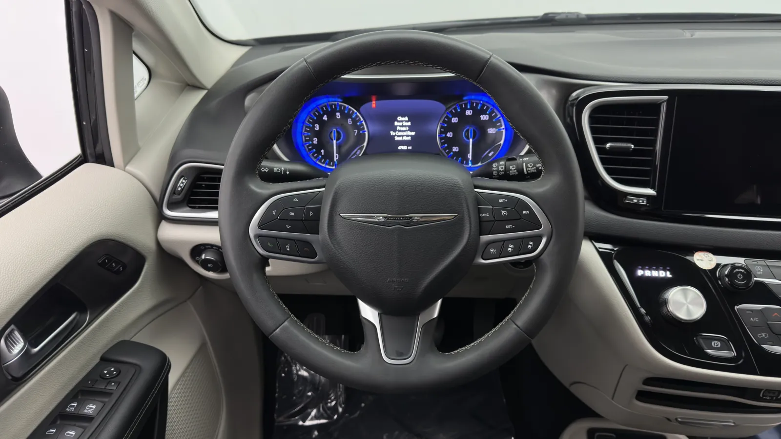 Chrysler Pacifica photo 25