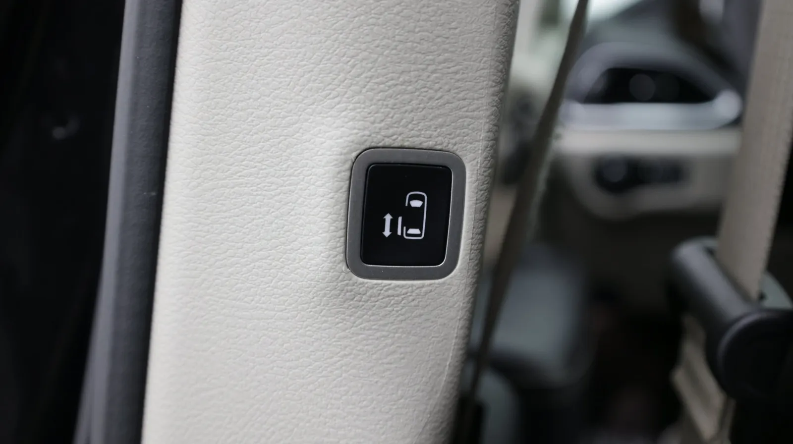 Chrysler Pacifica photo 34