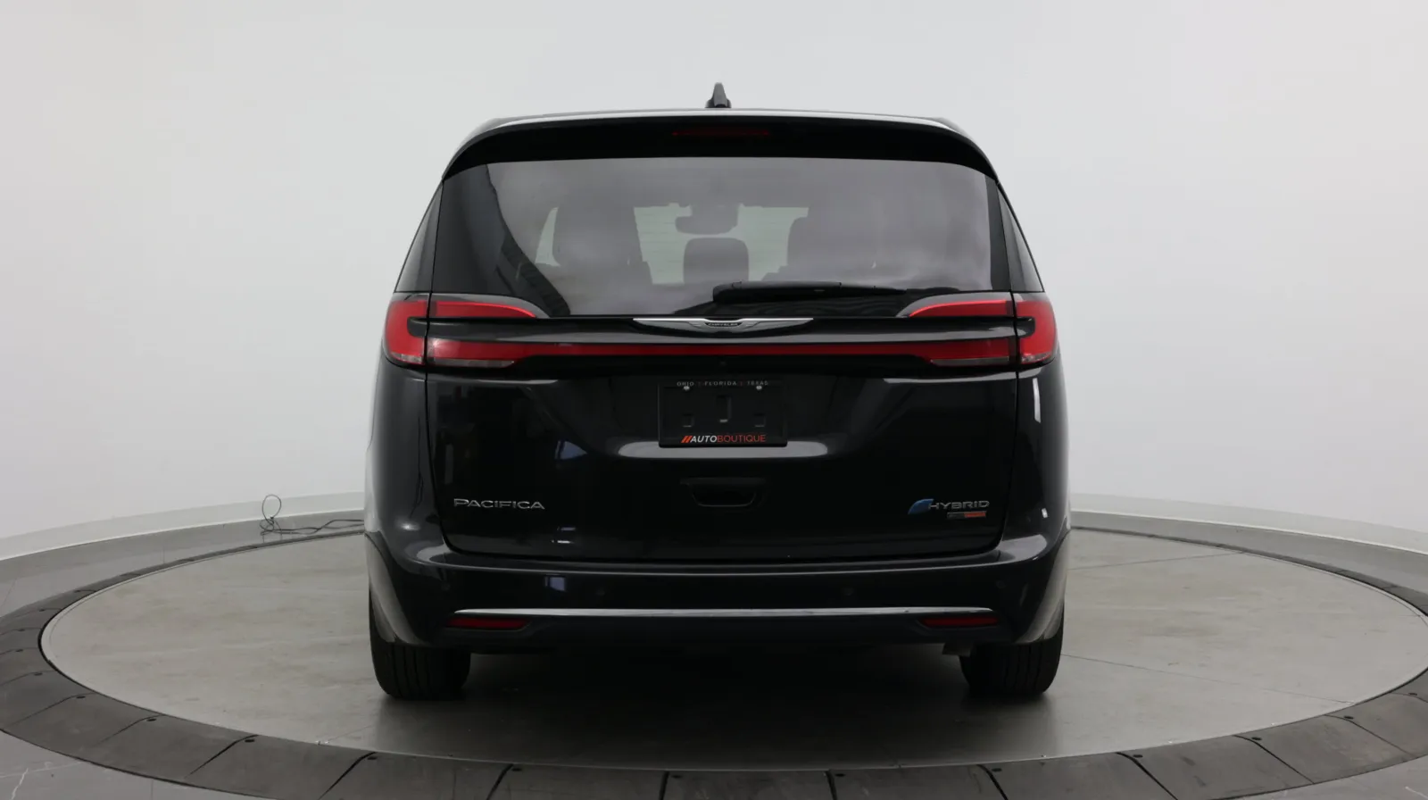 Chrysler Pacifica photo 8