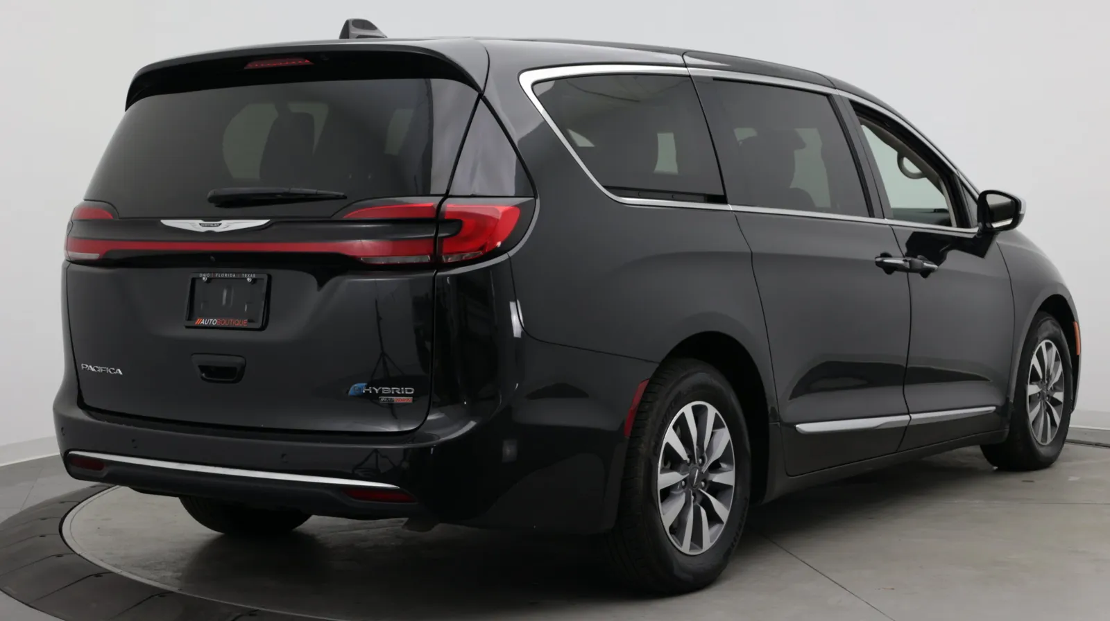 Chrysler Pacifica photo 9